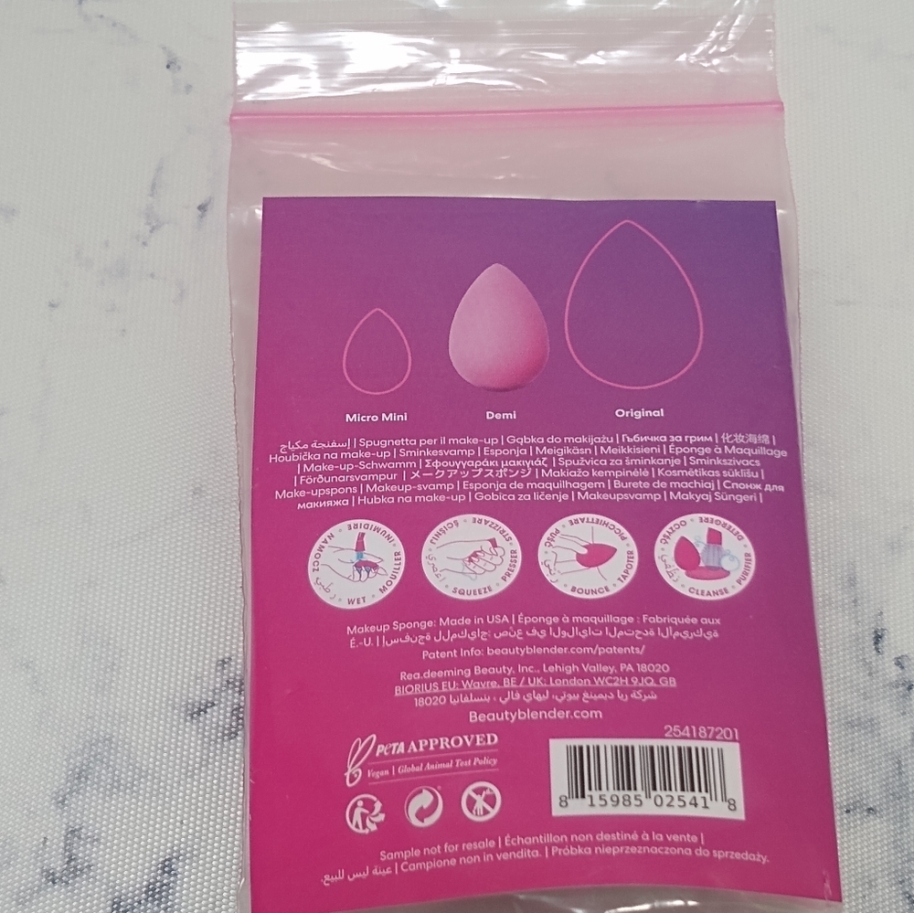 Beautyblender Makeup Sponge Demi Size - Picture 3 of 3